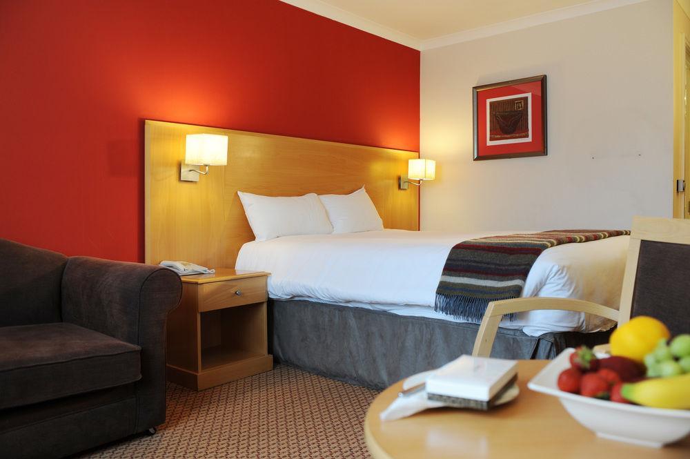 Village Hotel Maidstone Exterior photo