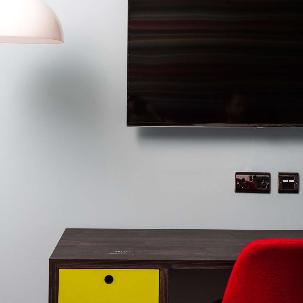 Village Hotel Maidstone Room photo